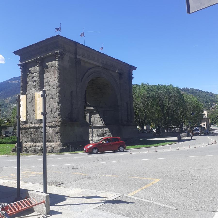 Appartamento Signorile Con Giardino Aosta Buitenkant foto