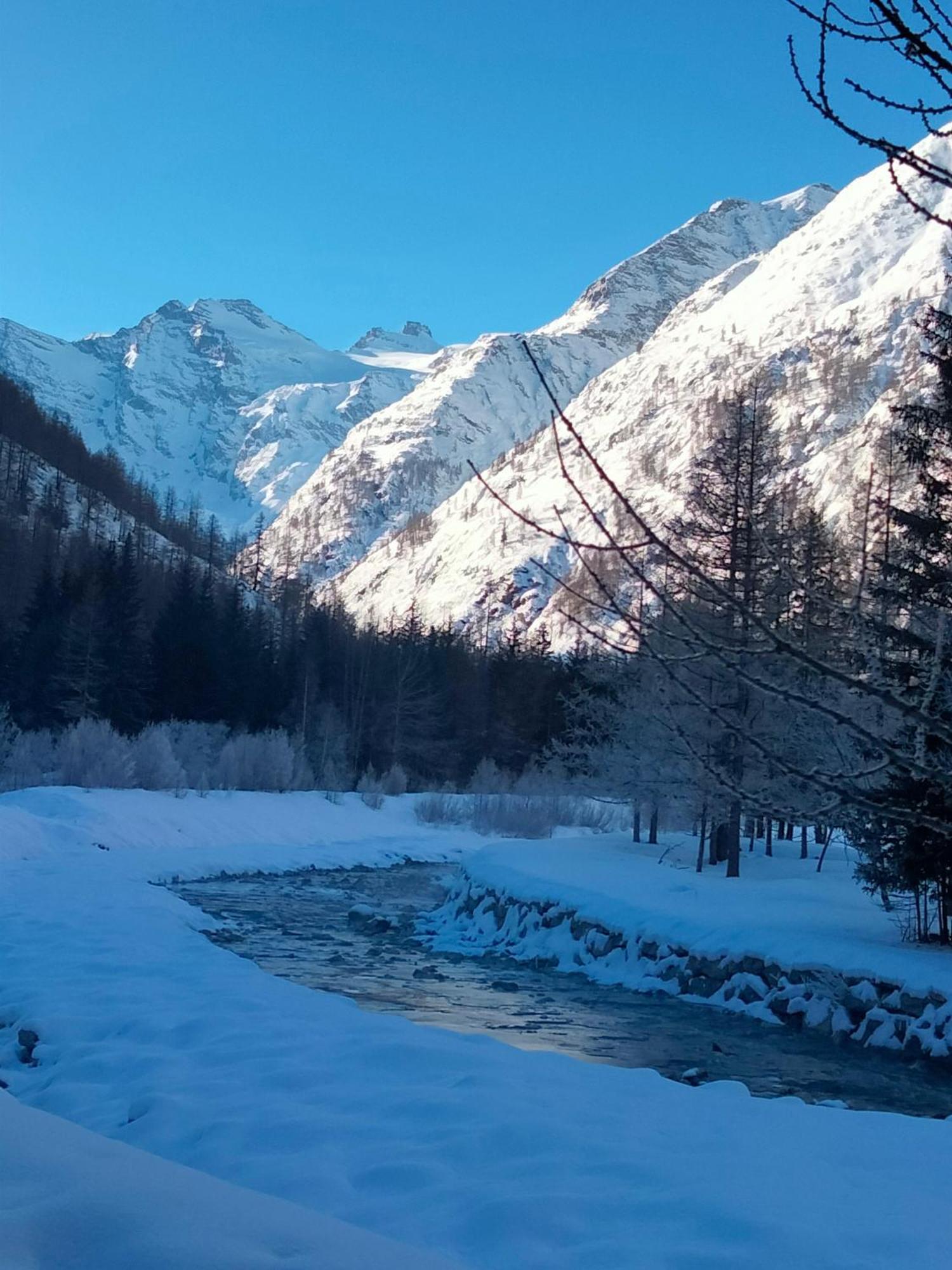 Appartamento Signorile Con Giardino Aosta Buitenkant foto