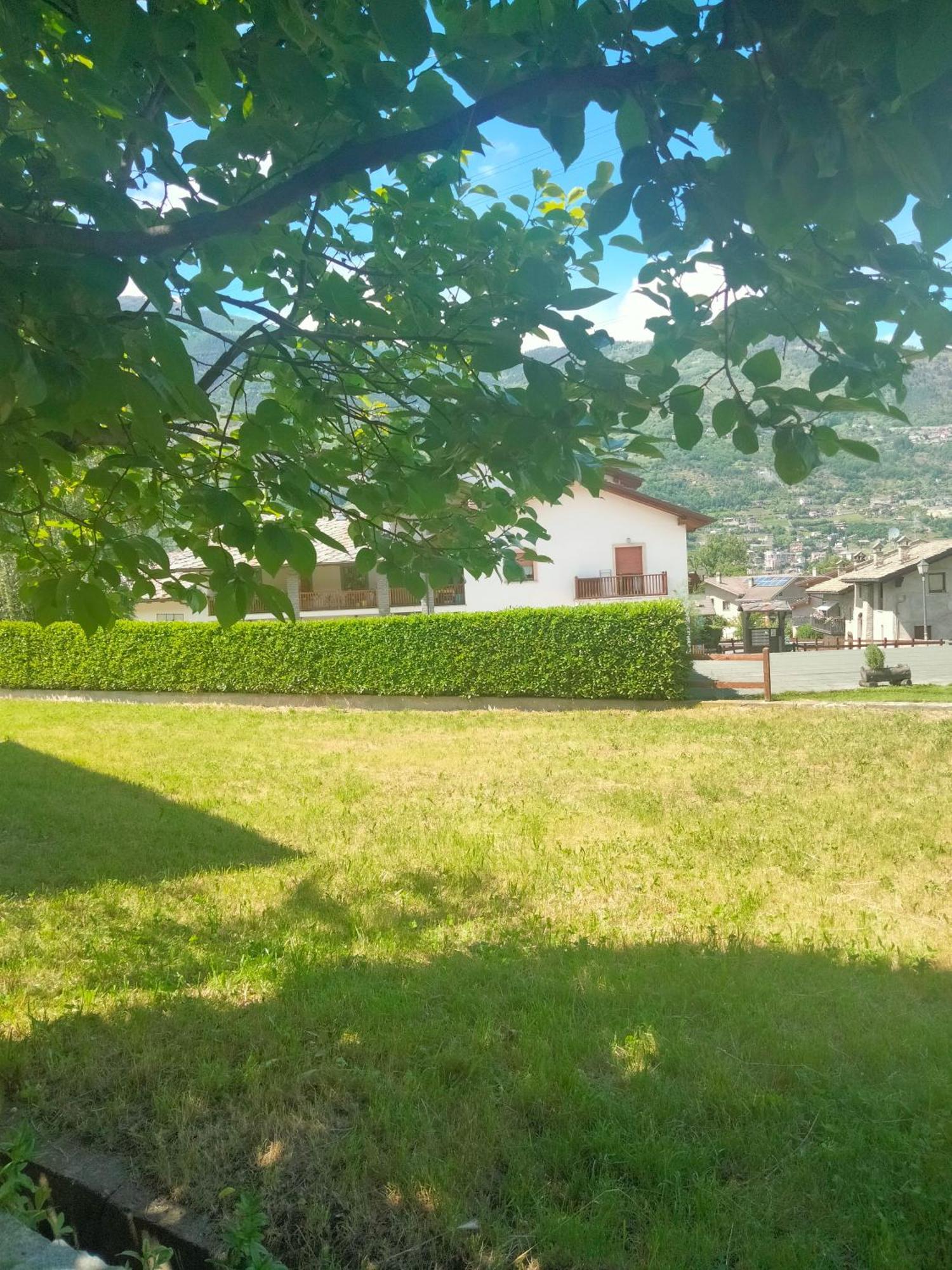 Appartamento Signorile Con Giardino Aosta Buitenkant foto